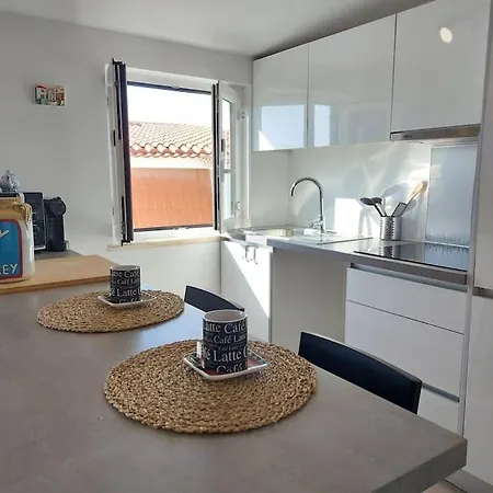 Oceans Window Apartment