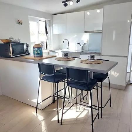 Oceans Window Apartment